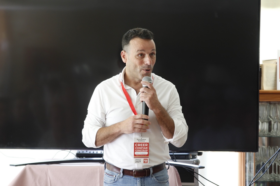 Javier Perales, secretario general del PSOE de Linares, en el encuentro «Creer, Confiar y Construir»